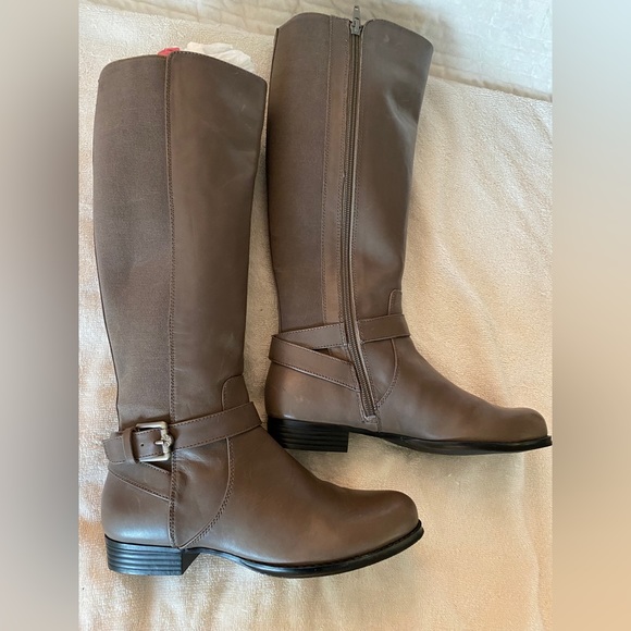Isaac Mizrahi sz 7 HTF TAUPE leather stretch riding boots- never worn - Picture 12 of 13